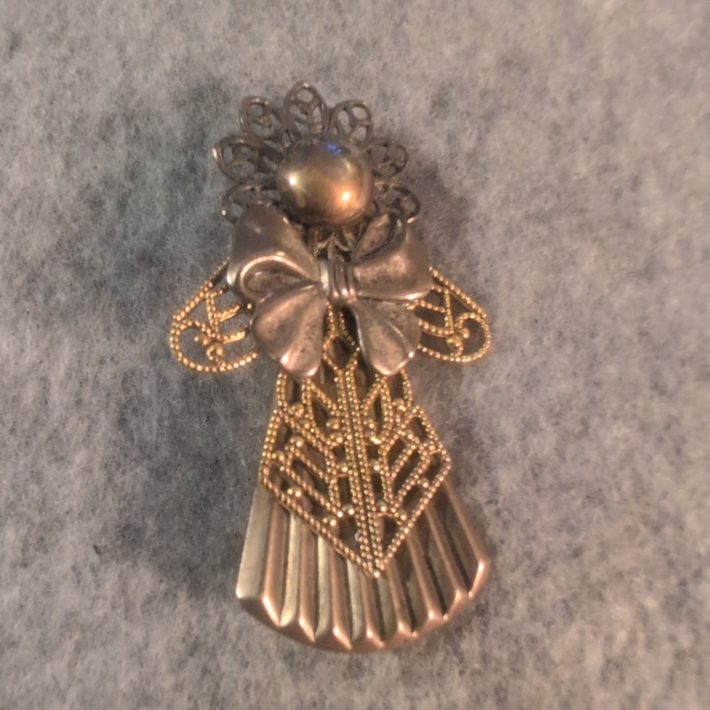 Vintage Angel Brooch Pin Filigree Wings Gold Tone Silver Tone Festive Accessory - Picture 1 of 2